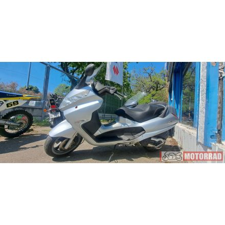 Piaggio X8 2006 - kevés km (A2)